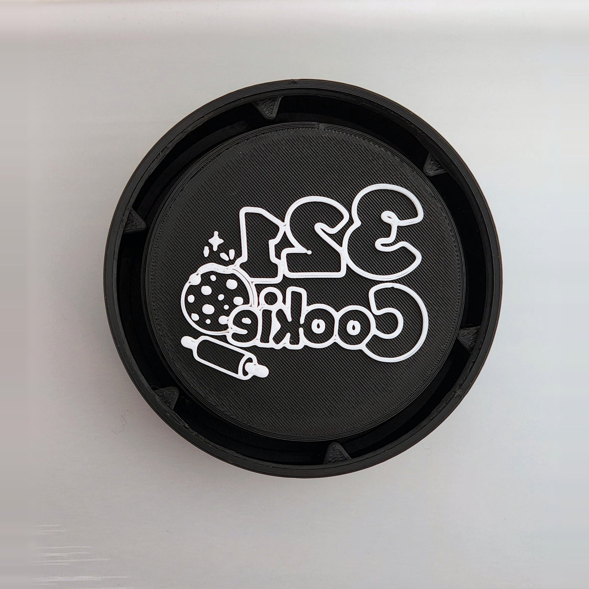 12-Disc Case from directly above with a white 321 Cookie logo disc inside